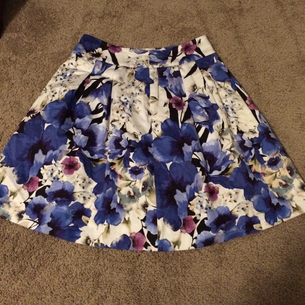 White House Black market size 4 floral skirt
